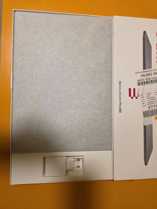 Samsung Book5 Pro 360 Ultra 7, 16GB RAM ,512GB 16" touch Spen open box