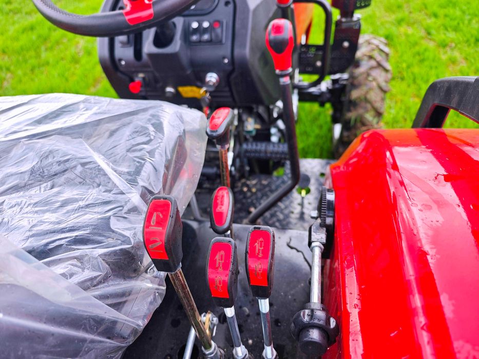 Tractor Nou 40 CP 4x4 - Semi Cabina NOI UTB 650 445 japonez semicabina
