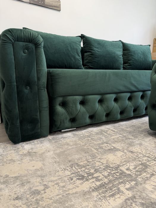 Canapea extensibilă Chesterfield verde smarald + măsuță otomană | Stare excelentă