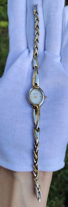 Продам часы женские красивые