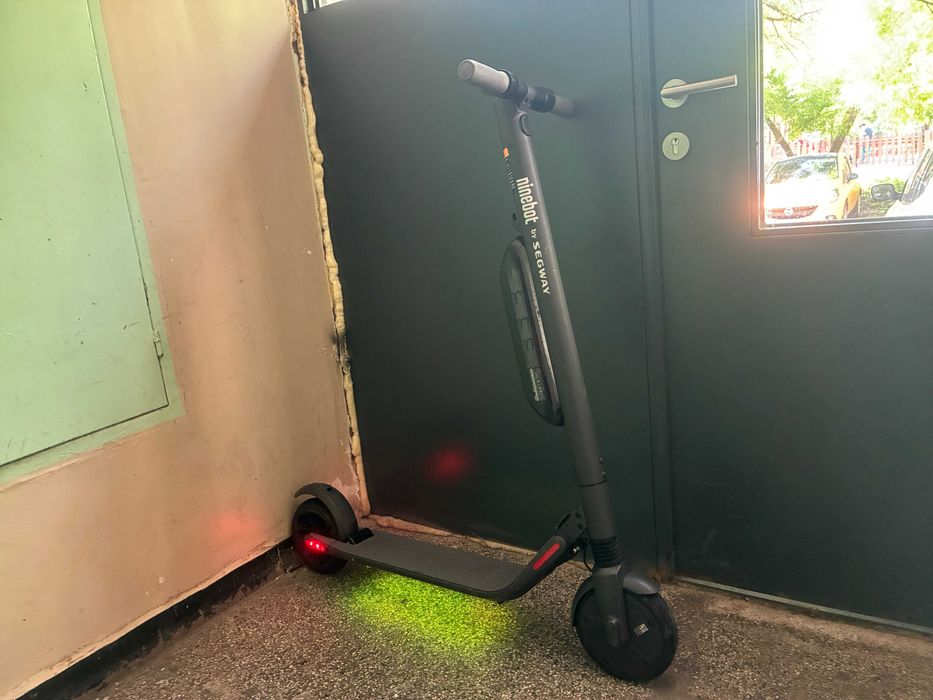 Електрическа тротинетка Ninebot KickScooter ES4 (с две батерии)