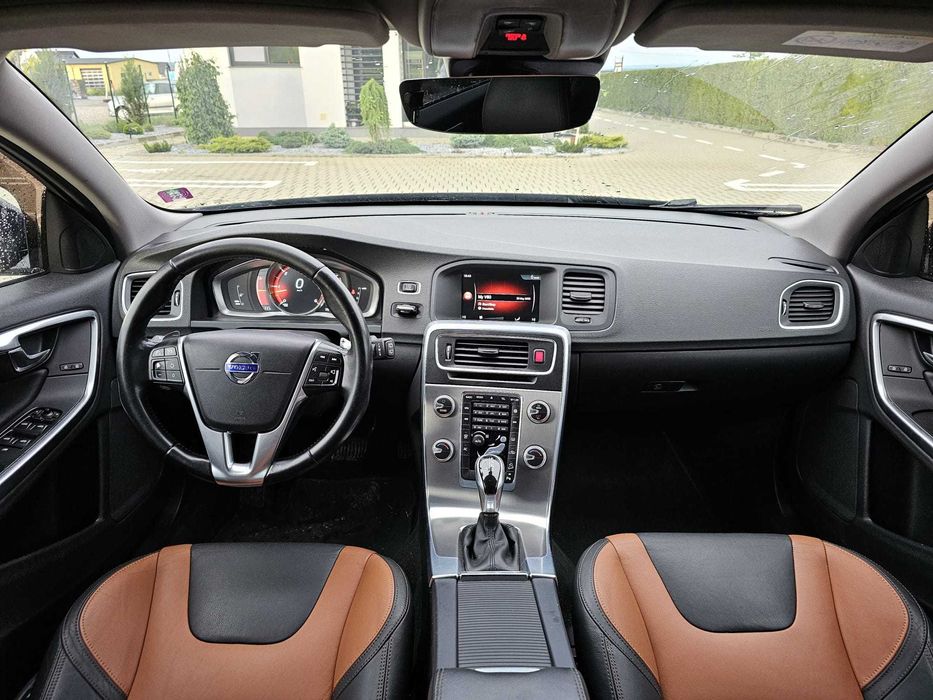 Volvo V60 Cross Country AWD !
