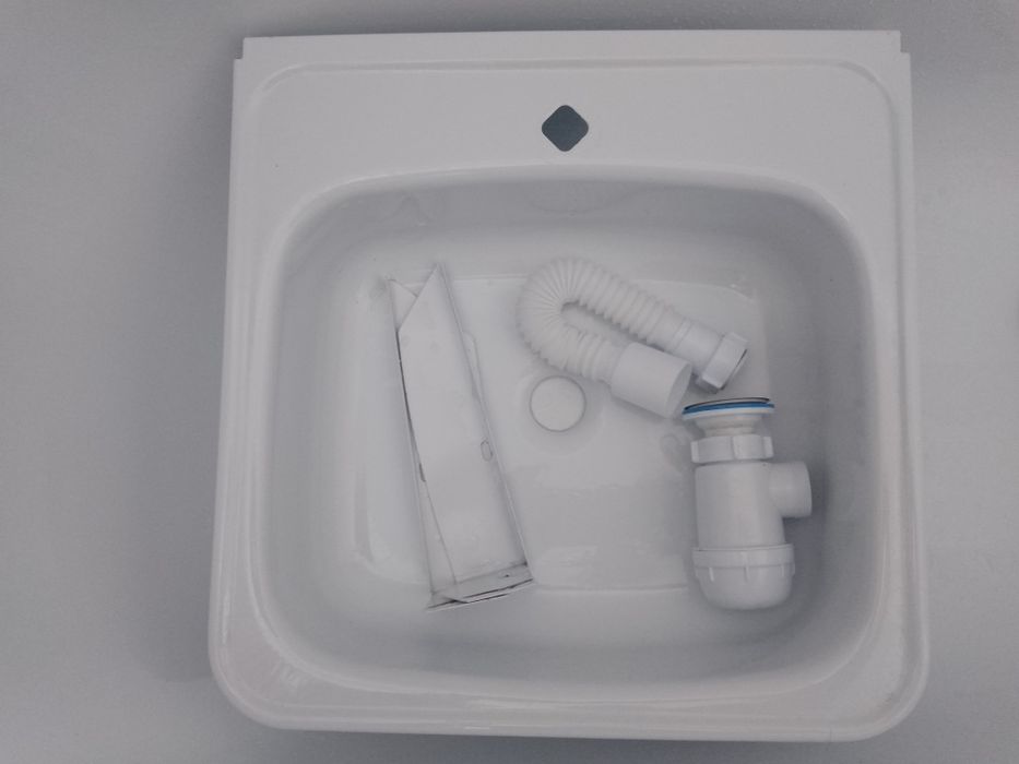 Раковина эмалированная в комплекте ревизия.