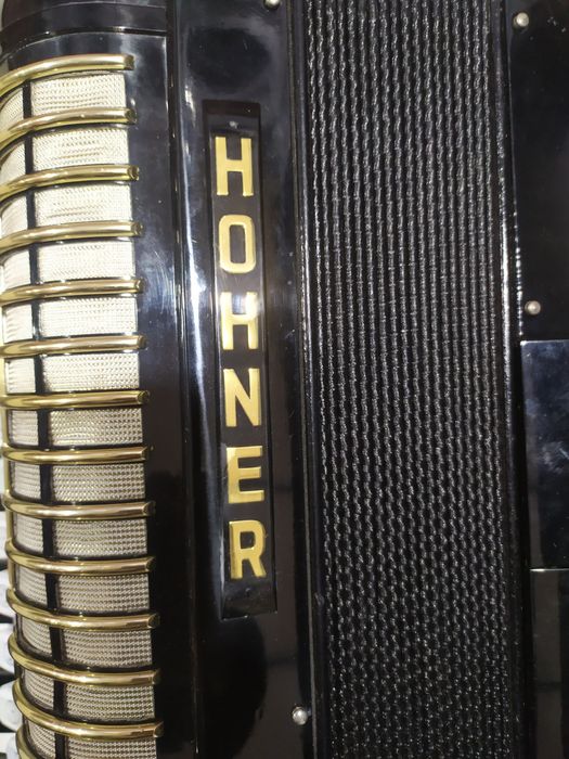 Акордеон Hohner 120 баса