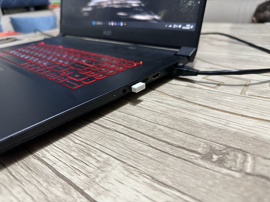 Игровой ноутбук Msi Sword 17