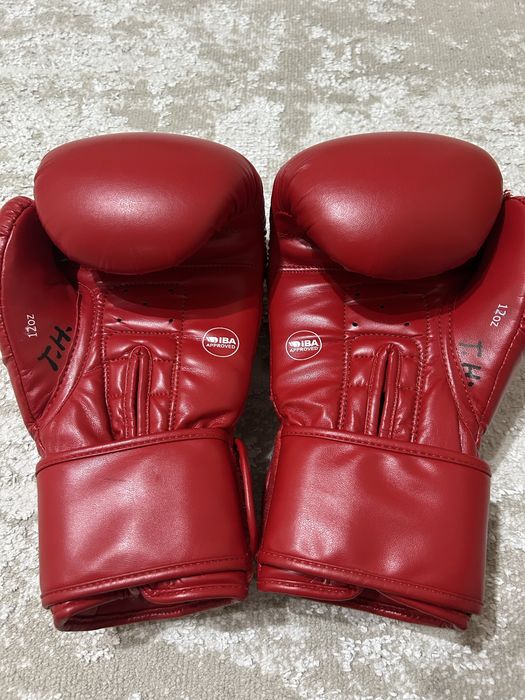 Боксерские перчатки