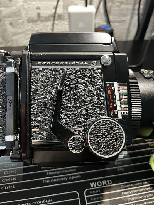Среднеформатная пленочная камера MAMIYA RB67.
