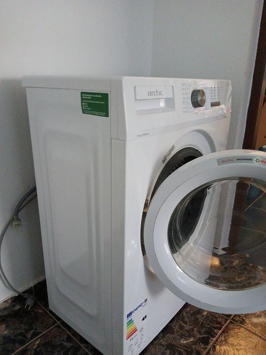 Masina de spălat rufe Arctic