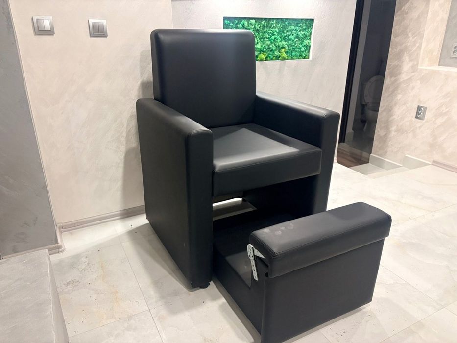 Продавам стол за педикюр