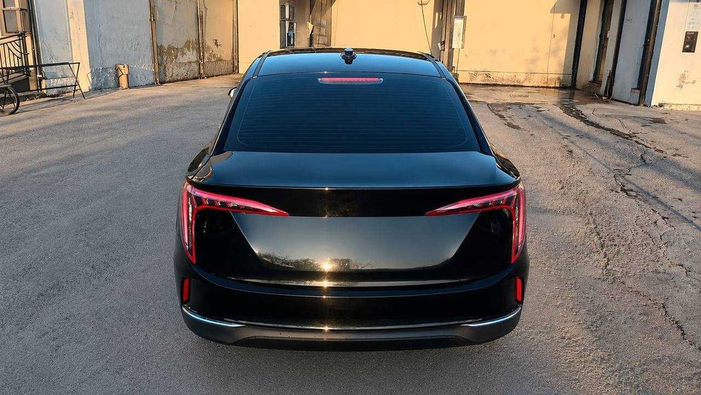 Срочно Продается Hongqie e-qm5 500km.