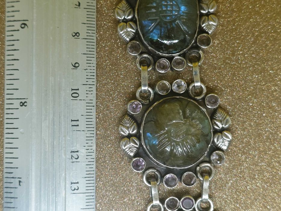 Brățară statement din argint (testată) cu labradorit sculptat & ametiste