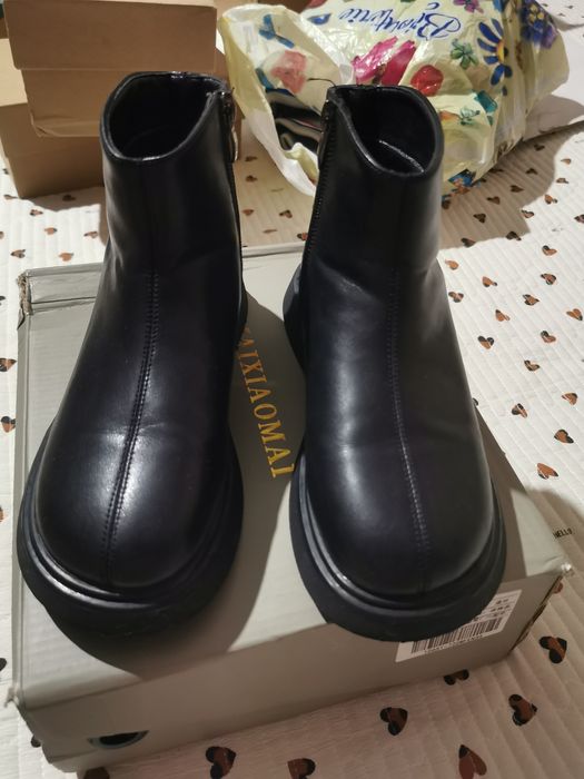 Продам детские ботинки