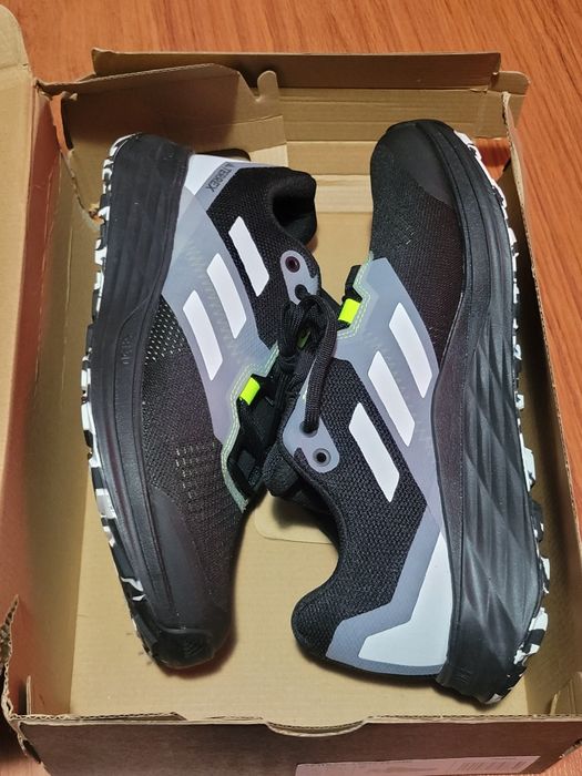Adidas terrex two flow , noi in cutie , marime 42.5