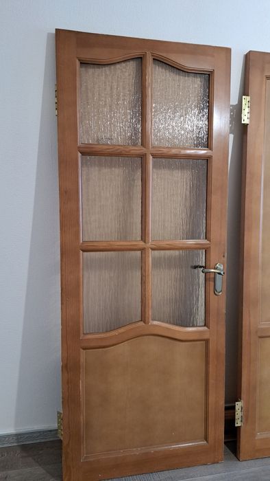 Продам двери дерево