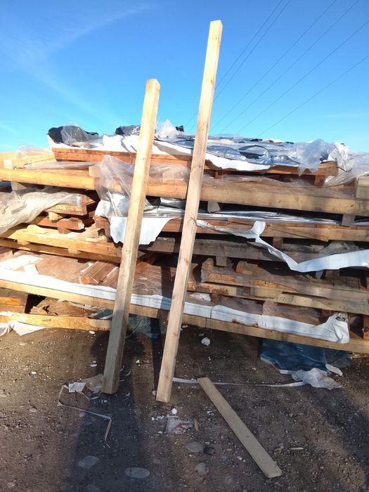 Brus sotiladi taxta sotiladi 8 sm-10sm 3 metrdan 6 metrgacha