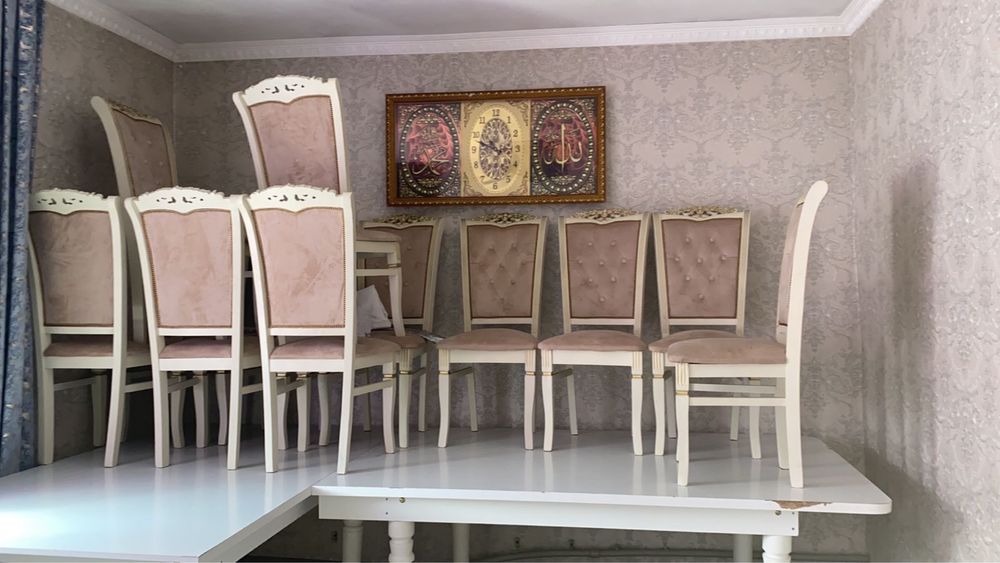 Стол стулья гостинная