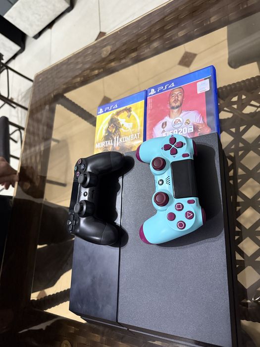 playstation 4 sotiladi ishlashiga javop beramiz narxini kelishimiz ...