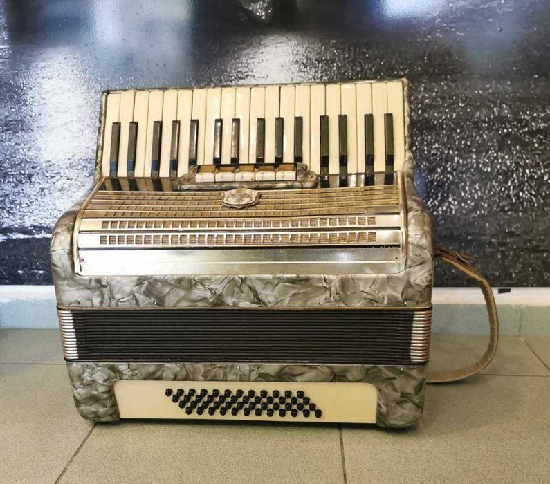 Акордеон Weltmeister    48 баса