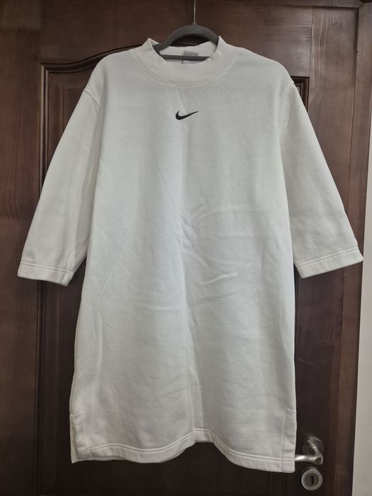 Оригинална бяла рокля NIKE