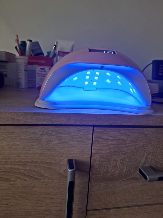 Vind lampă de unghii cu gel nouă, electrică ,fără etichetă.