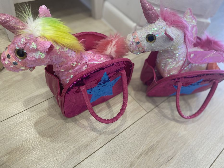 Игрушки собака и единорог