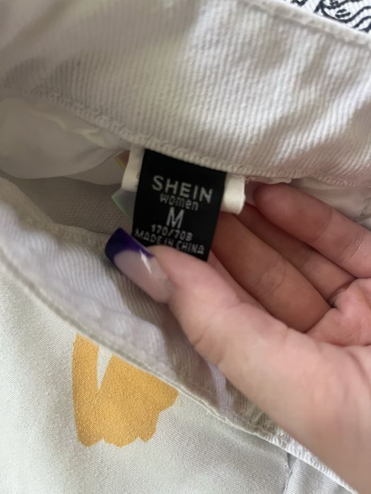 Бели къси панталони размер М