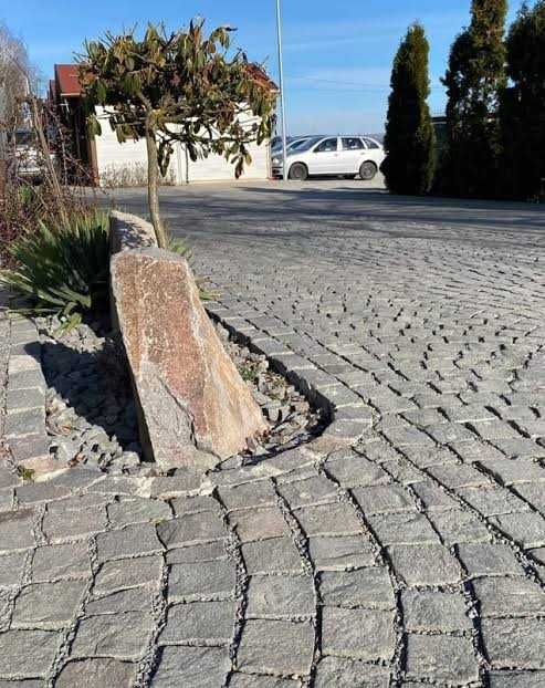 Amenajare Curte cu Piatră Cubică – Rezistență Maximă la Mare Tonaj