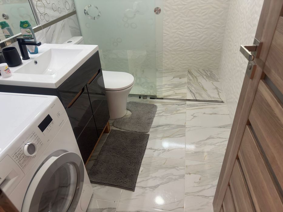 De închiriat apartament spațios, 100 mp, într-o casă individuală