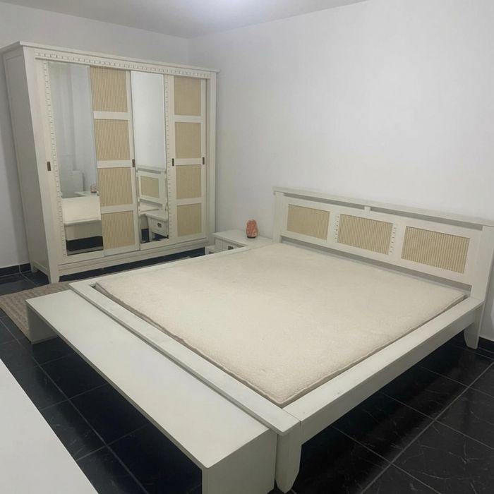 Inchiriez apartament cu 3 dormitoare+bucatarie Open space