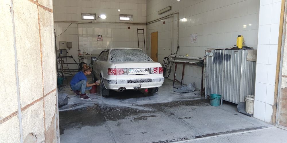 Продам авто Ауди Б4 кватро.