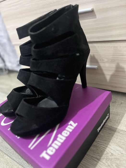 Дамски обувки с ток