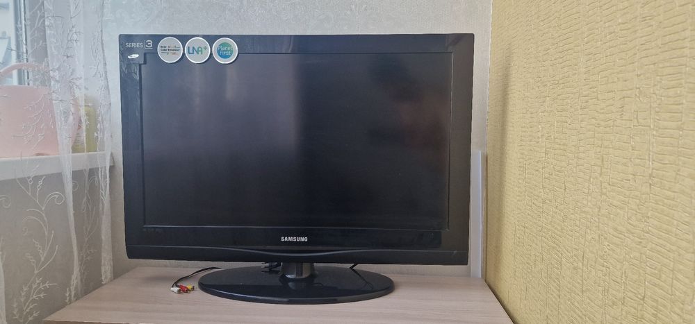 Телевизор "Samsung" диагональ 80см. Новый.