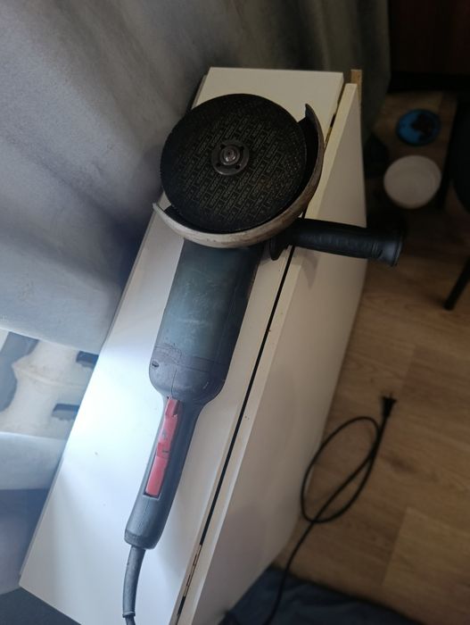 Продам болгарку 180ую