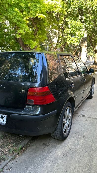 Продавам Volkswagen Golf 4