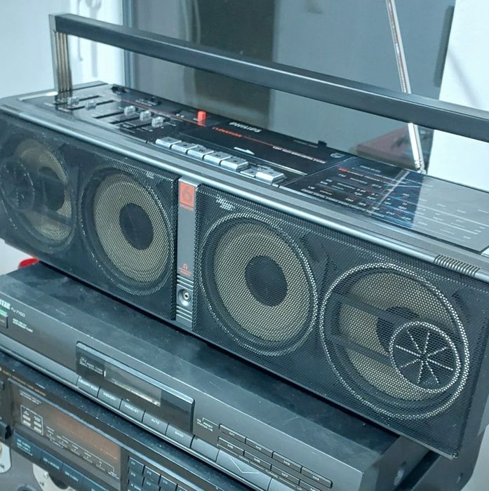 Radiocasetofon vintage Boombox  PHILIPS  cu 6 difuzoare.