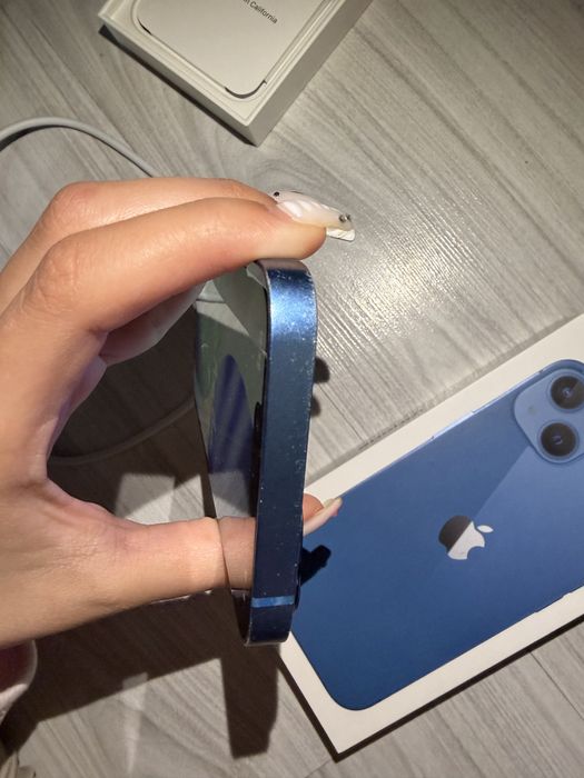 Продавам iphone 13