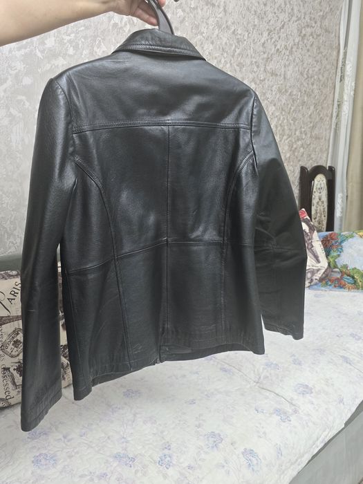 Продам куртку кожаную женскую
