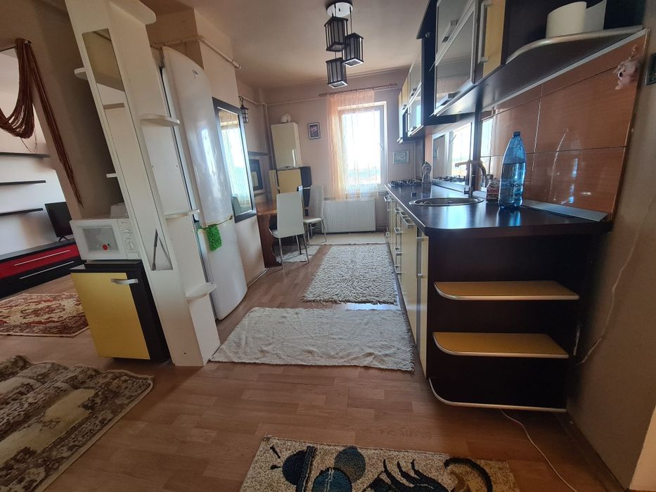 ÎNCHIRIERI  apartamente 3 camere, 2 balcoane,2 bai, living