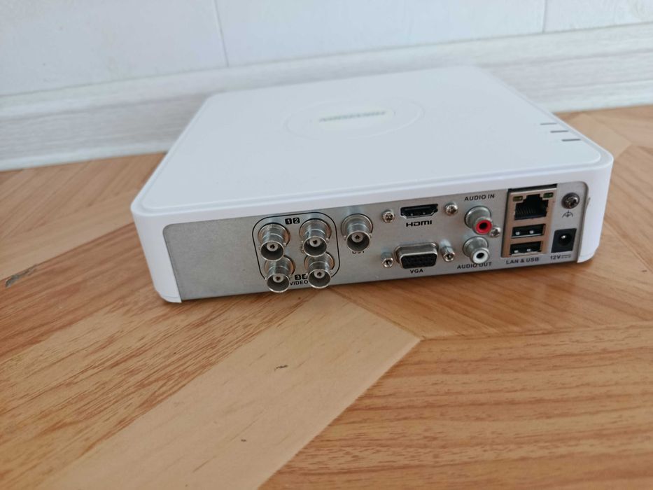 Продаю DVR 4 канальный Hikvision 500gb хард