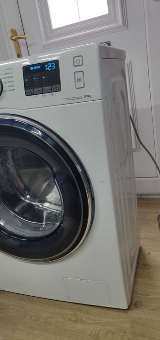 Masina de spalat rufe Samsung de 6-kg Slim / Ingust