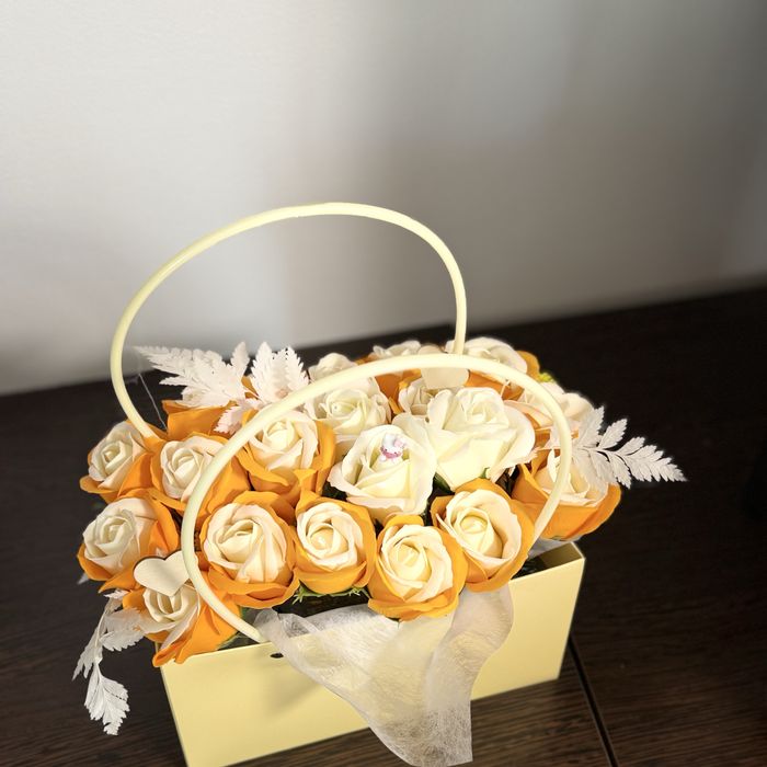 aranjament floral din trandafiri de sapun