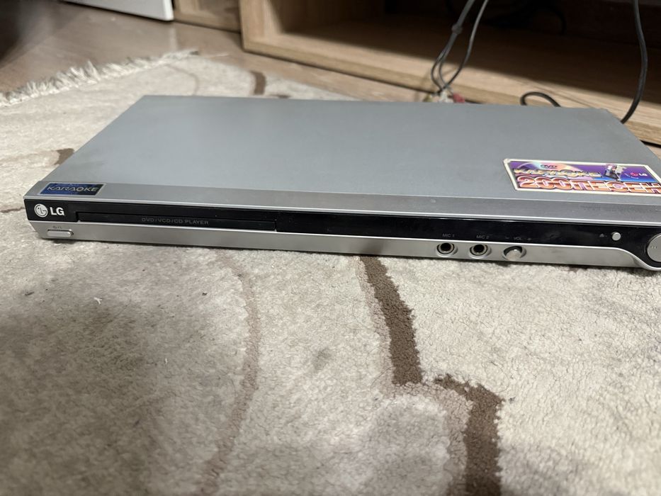 Видеомагнитофон для просмотра DVD дисков