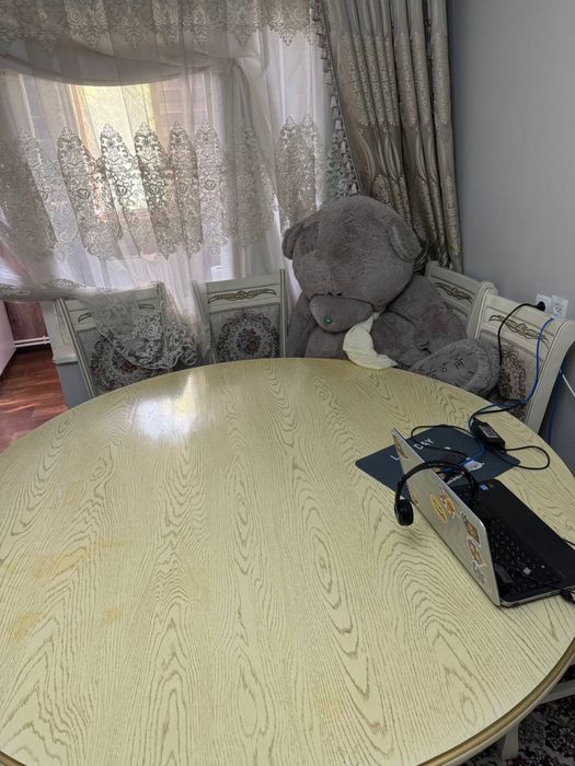 Продам круглый обеденный стол + 10 стульев (комплект)