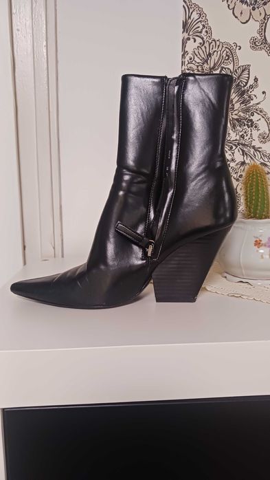 Елегантни ботички Зара