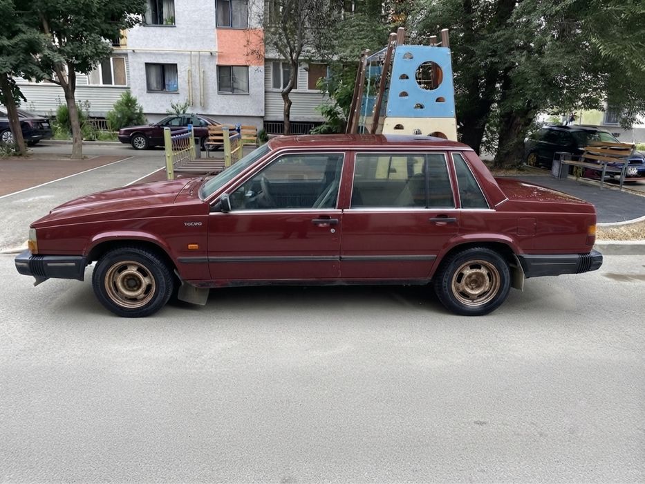 Автомобиль VOLVO 740 GL