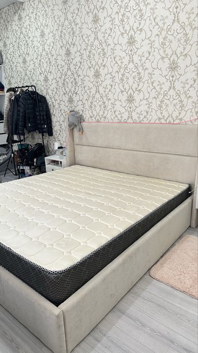 Продам кровать с подьемным механизмом 180*200