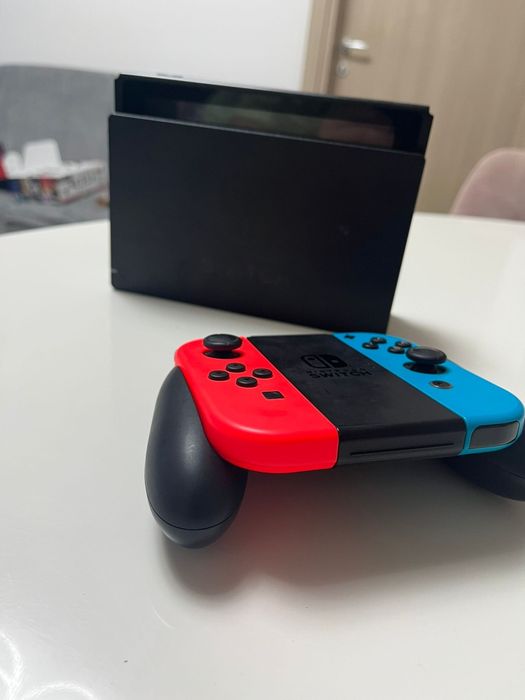 Nintendo Switch si controler suplimentar