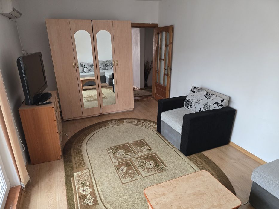 Vând apartament decomandat