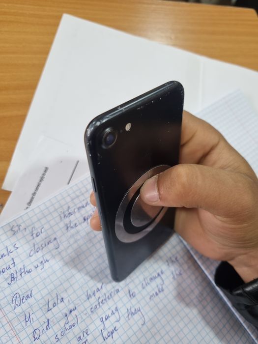 Iphone-7 LLA aybi ekrani singan cheti ishlashga halaqit bermaydi