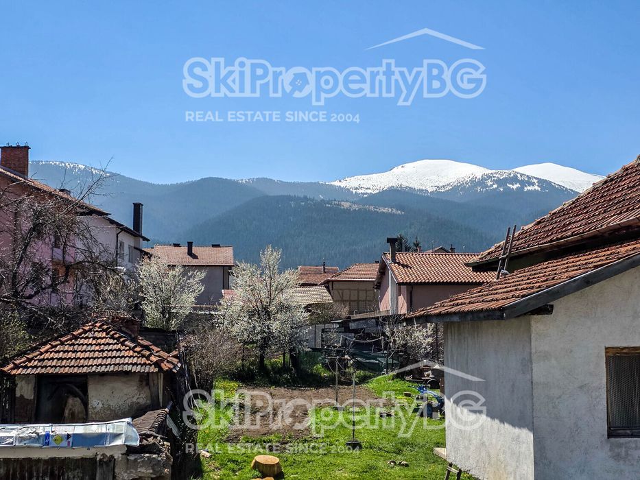 Стара къща с голям инвестиционен потенциал в село Говедарци, близо до Боровец!